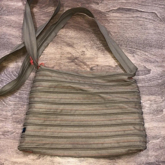 Zip it cross body zippers bag - Picture 2 of 6
